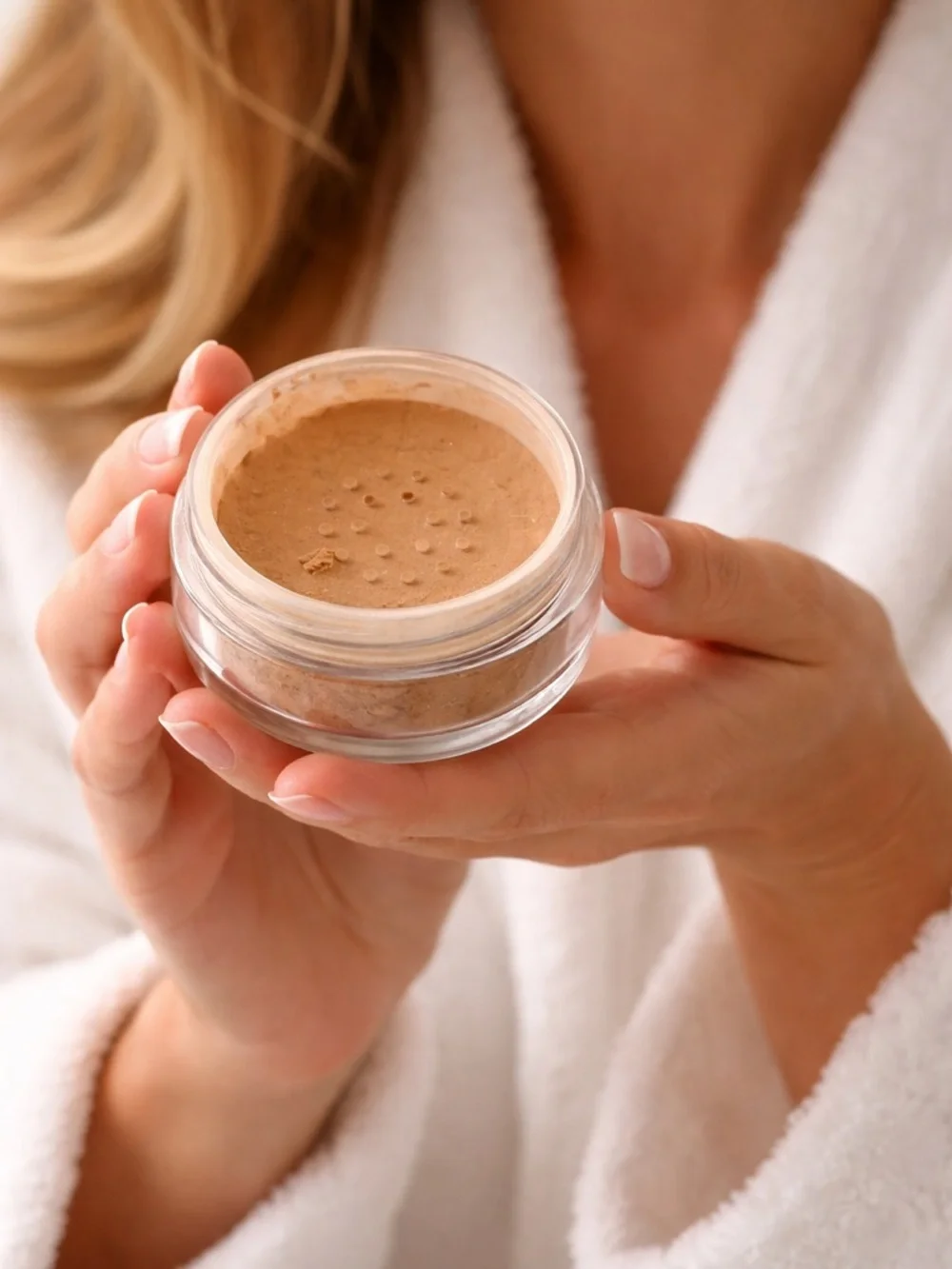 Loose Face Powder Jar in Warm Beige
